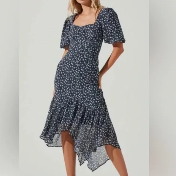 Astr Dresses & Skirts - Astr The Label Asymmetrical Floral Midi Dress Puff Sleeve size small